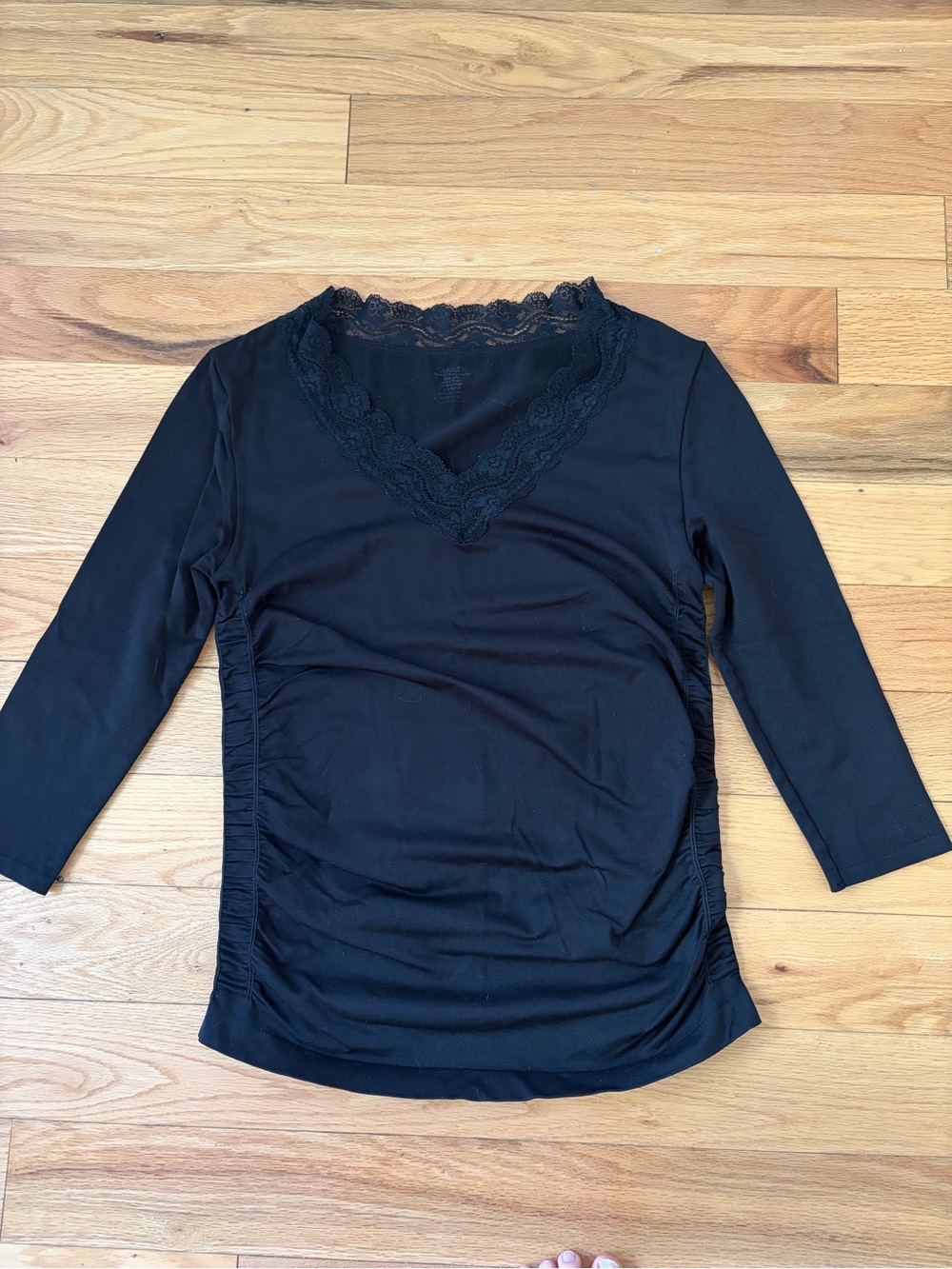 Black Lace-Trim V-Neck 3/4 Sleeve Women's Top Vintage Carmen Marc Valvo